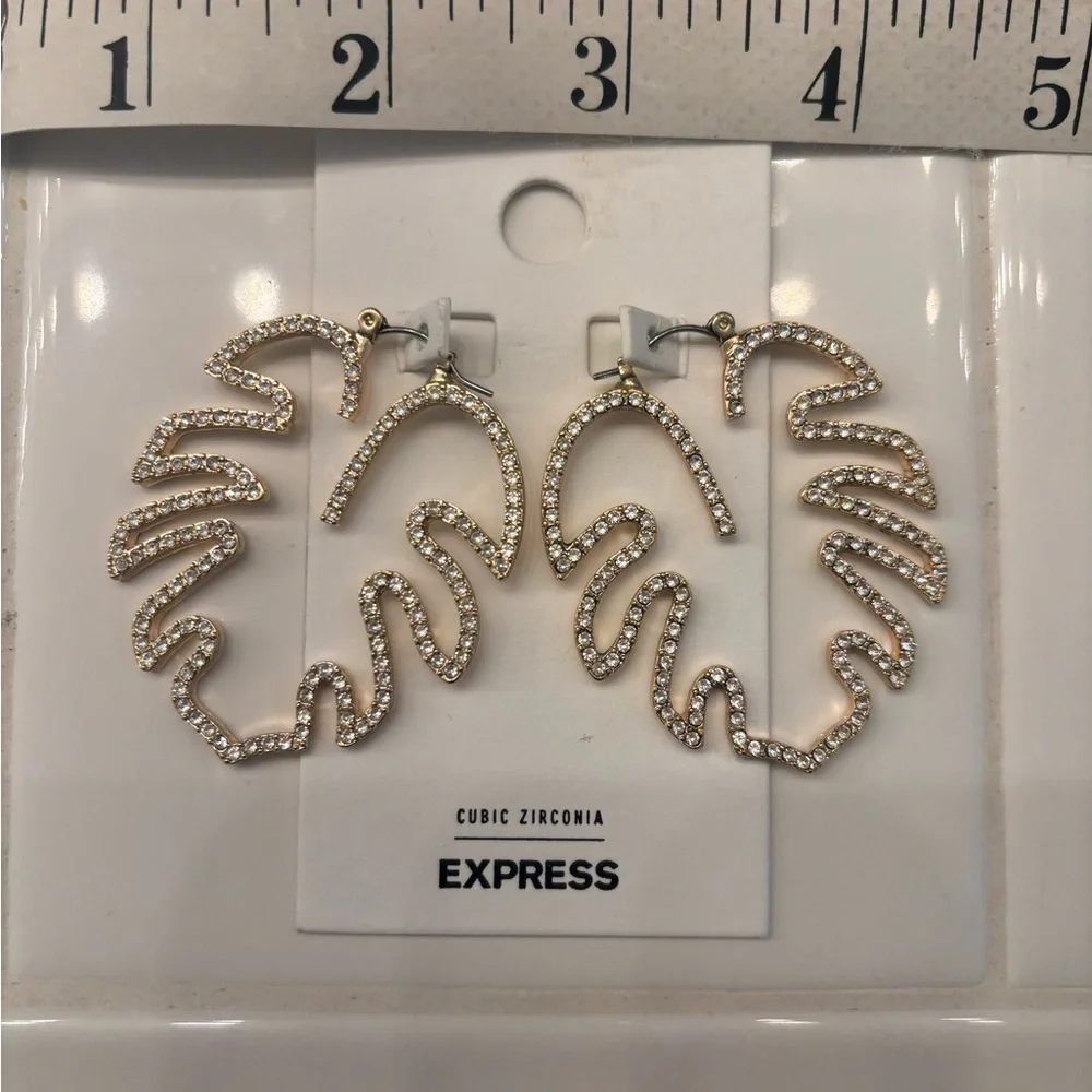 NWT-Express Gold Statement Leaf Earrings - Picture 2 of 7